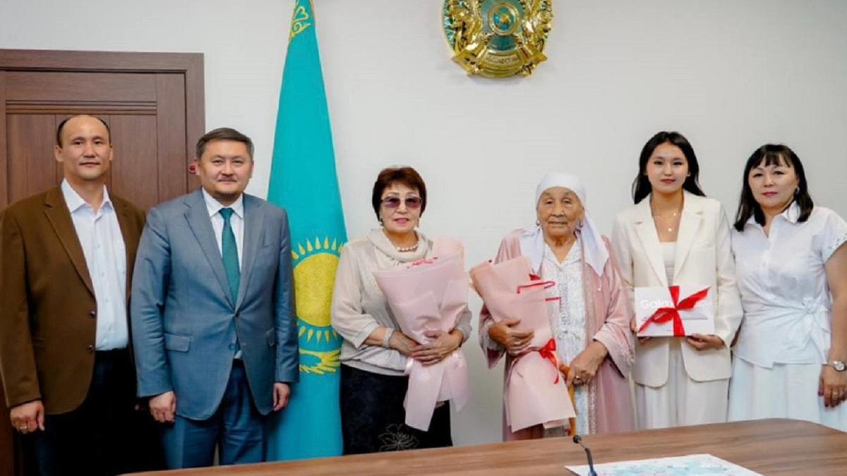 Саясат Нұрбек 140 балл жинаған Айым Ержанованы құттықтады Саясат Нұрбек 140 балл жинаған Айым Ержанованы құттықтады