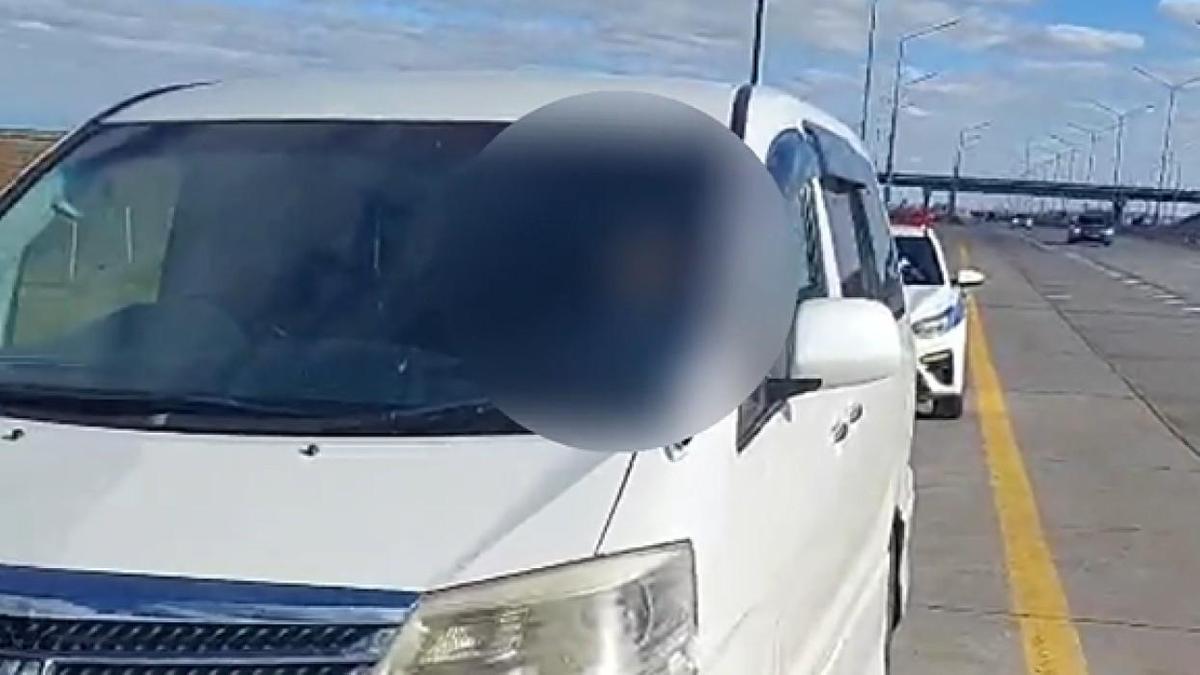 Автомобиль Toyota Alphard