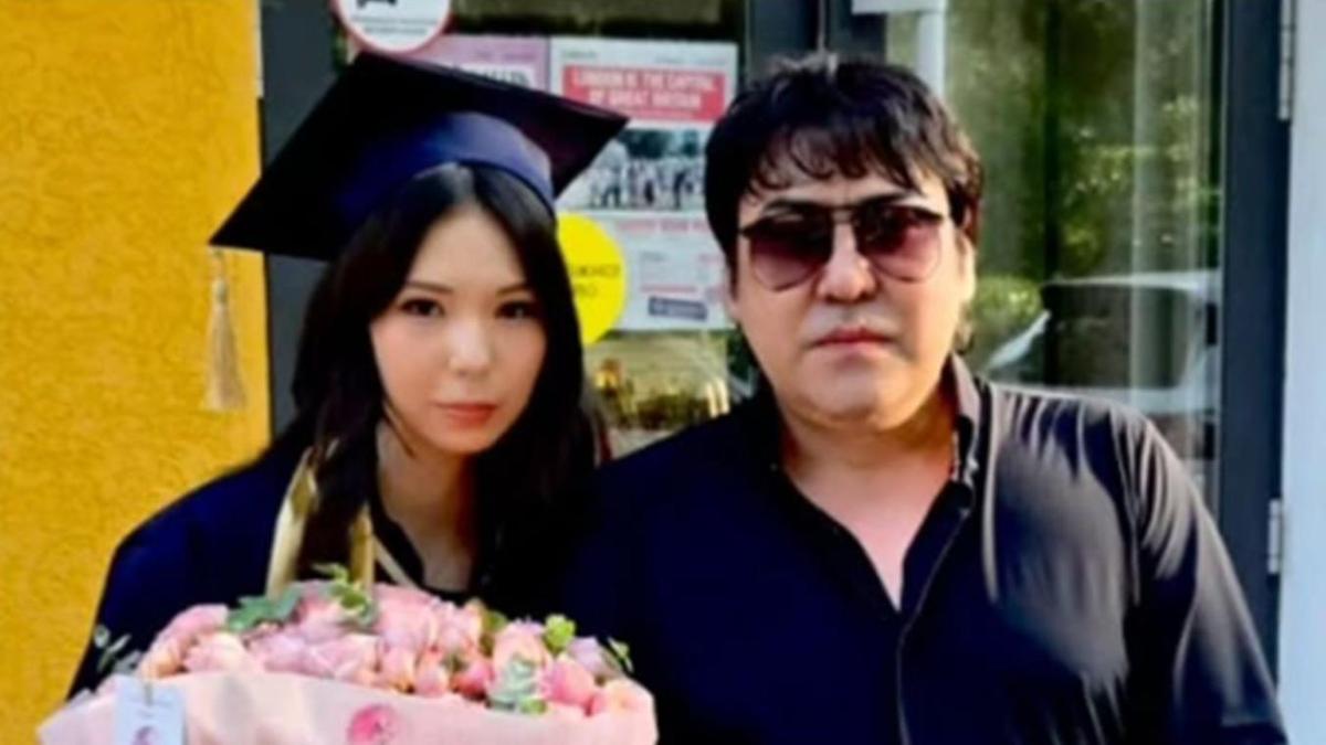 Мейрамбек Бесбаев қызы Кәусармен Мейрамбек Бесбаев қызы Кәусармен