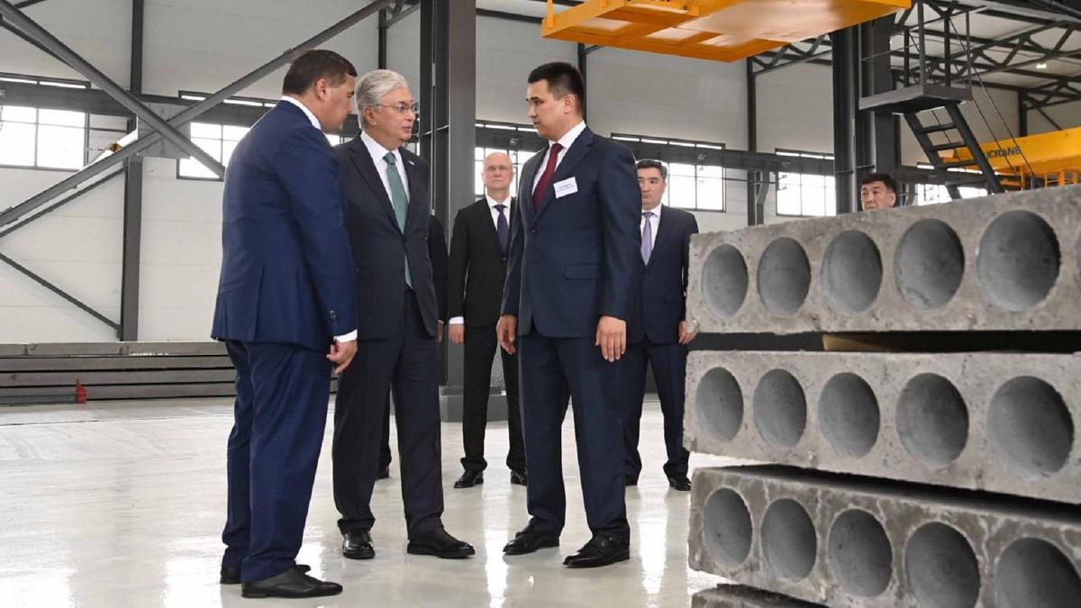 Қасым-Жомарт Тоқаев Қызылордадағы өндіріс орнында Қасым-Жомарт Тоқаев Қызылордадағы өндіріс орнында