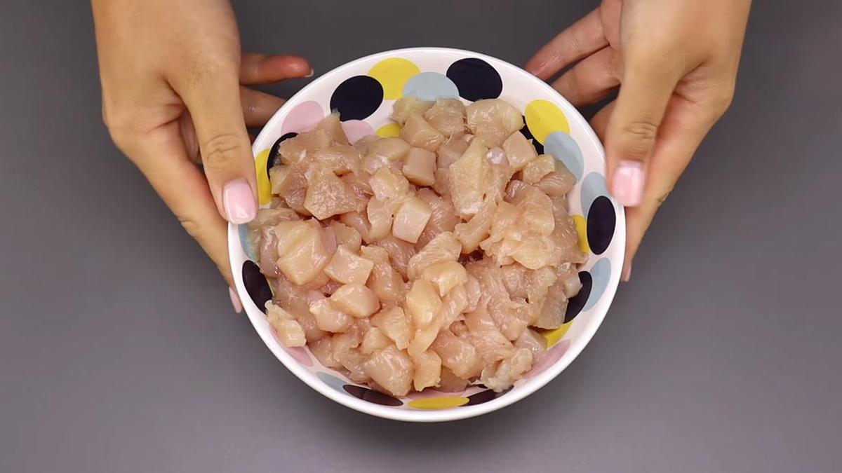 Куриное филе, нарезанное кубиками