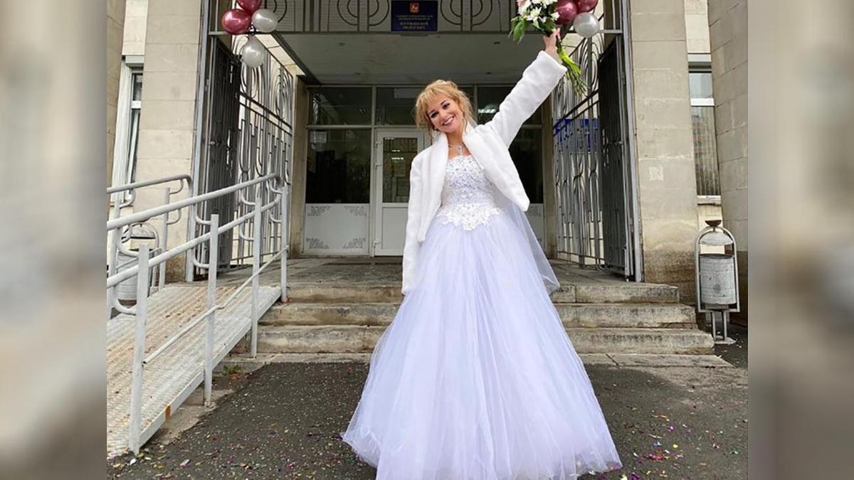 Кристина Асмус снялась в свадебном платье через неделю после развода с Харламовым