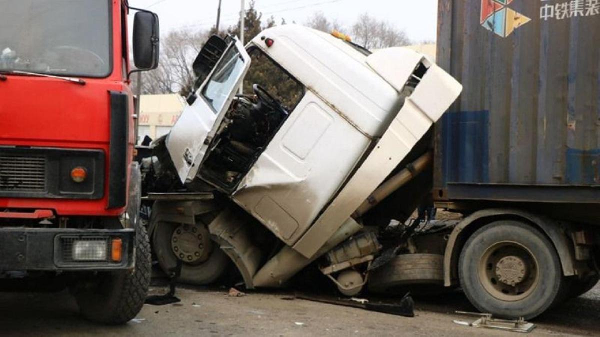 Автомобиль попал в аварию