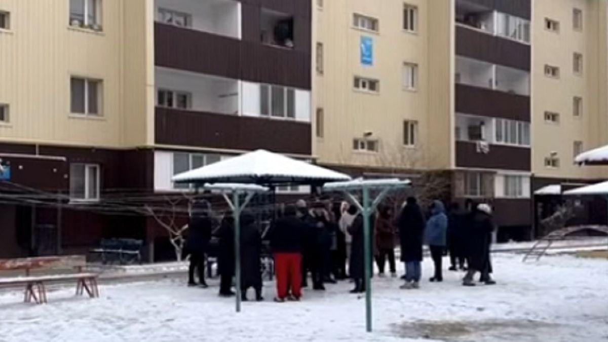 Сбор жителей Тараза из-за очереди на жилье