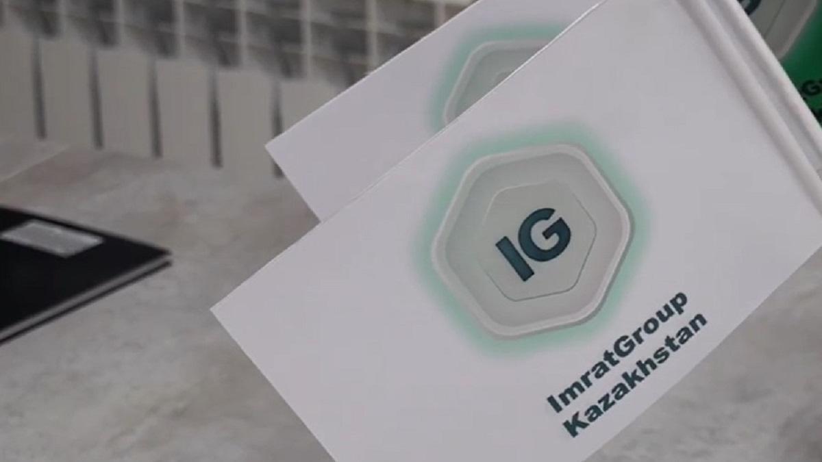 Флажки на столе