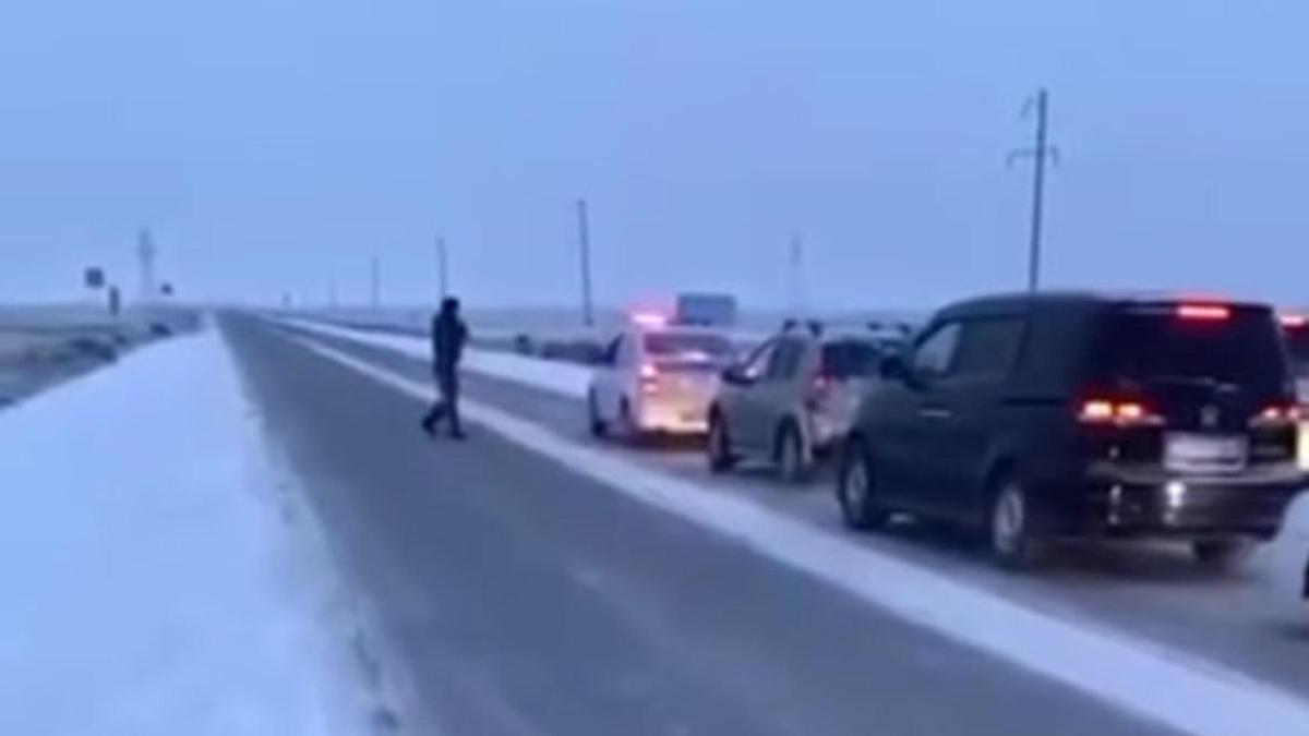 Тасжолда қызметін атқарып жатқан полицейлер Тасжолда қызметін атқарып жатқан полицейлер