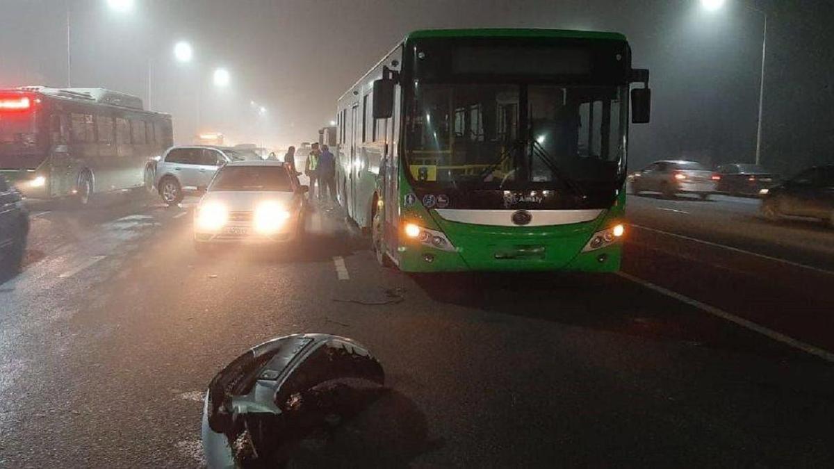 Автобус попал в аварию