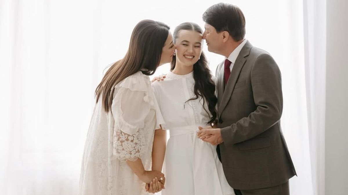 Раушан Кудайберген с родителями