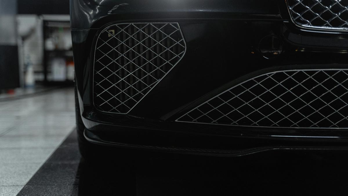 Автосалондағы көлік Автосалондағы көлік