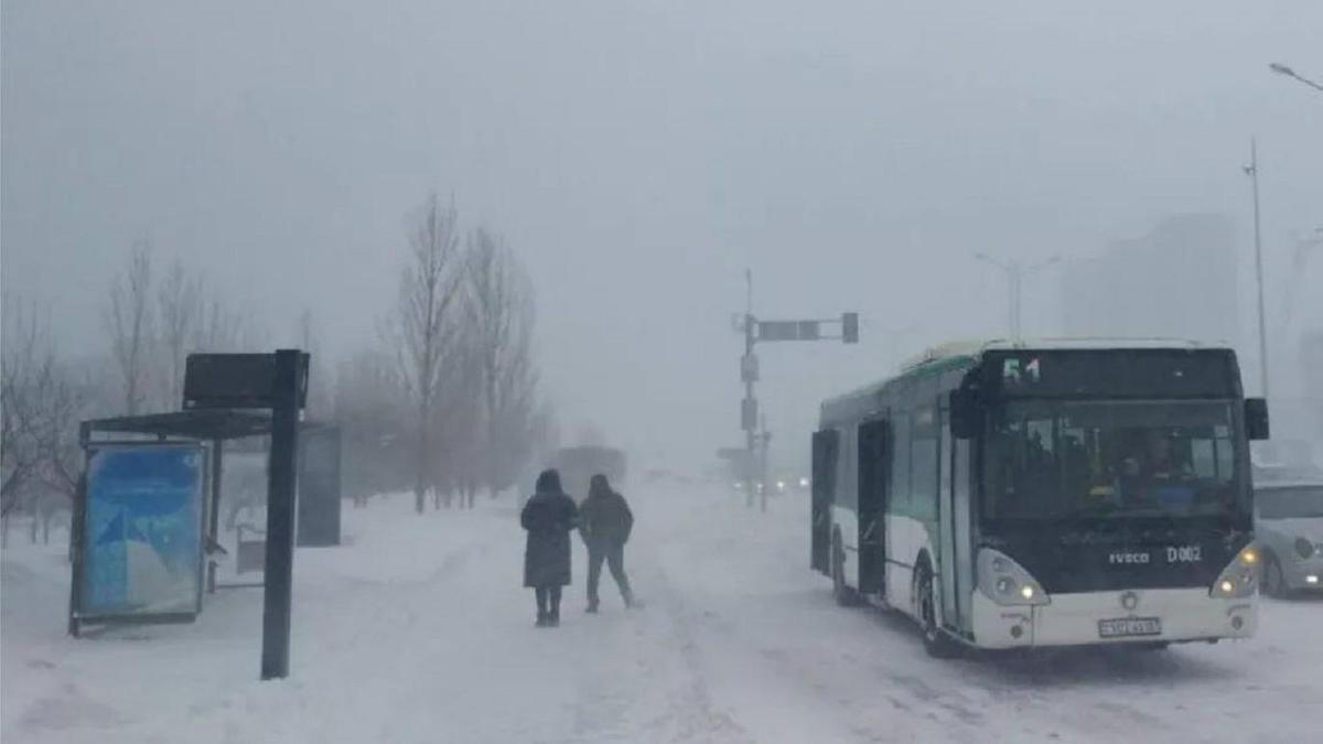 Автобус на остановке