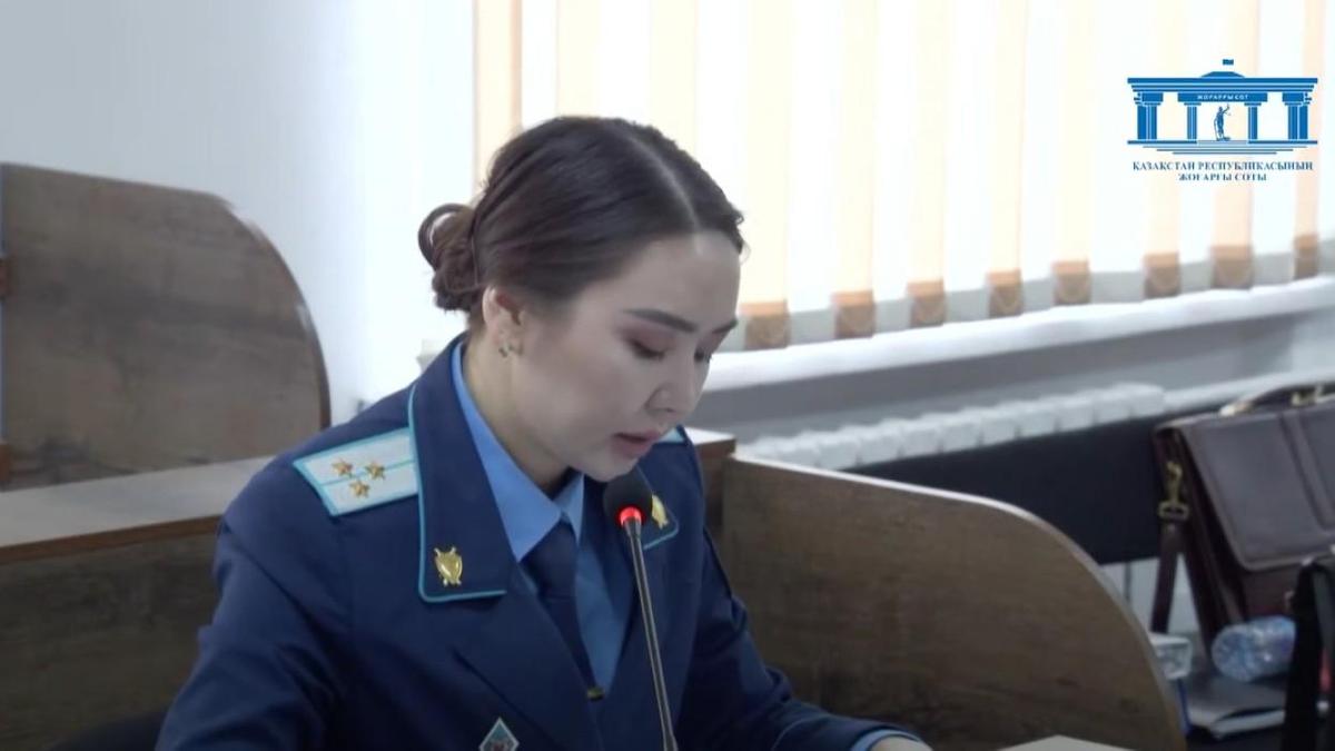 Прокурор зачитывает показания Прокурор зачитывает показания