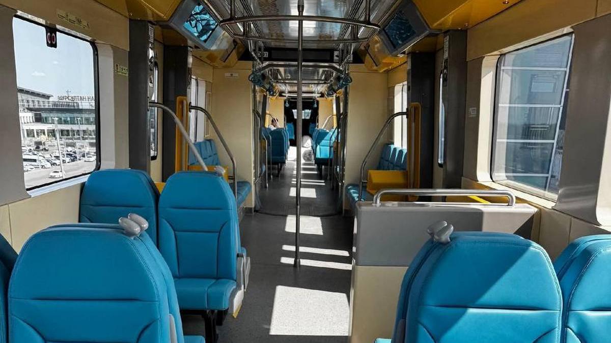 В салоне вагона LRT В салоне вагона LRT