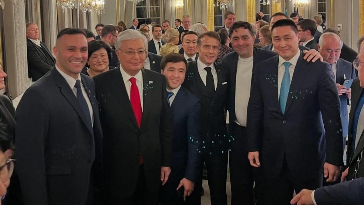 Елдос Сметов Елисей сарайында Елдос Сметов Елисей сарайында
