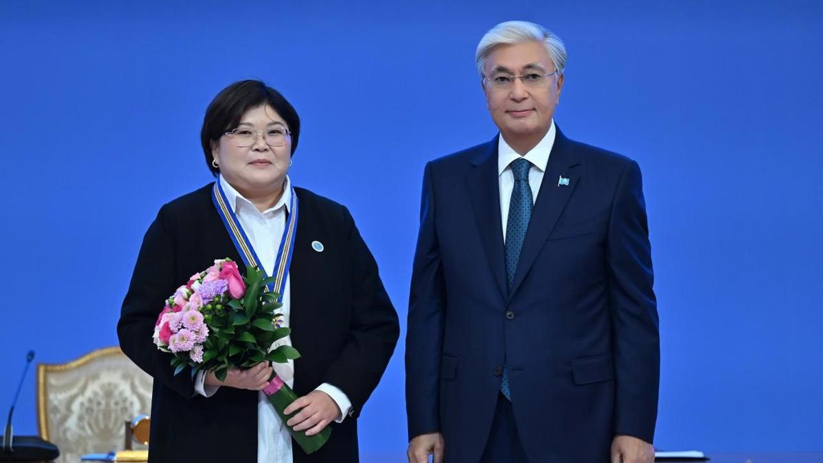 Қасым-Жомарт Тоқаев және Конституциялық соттың төрағасы Эльвира Әзімова