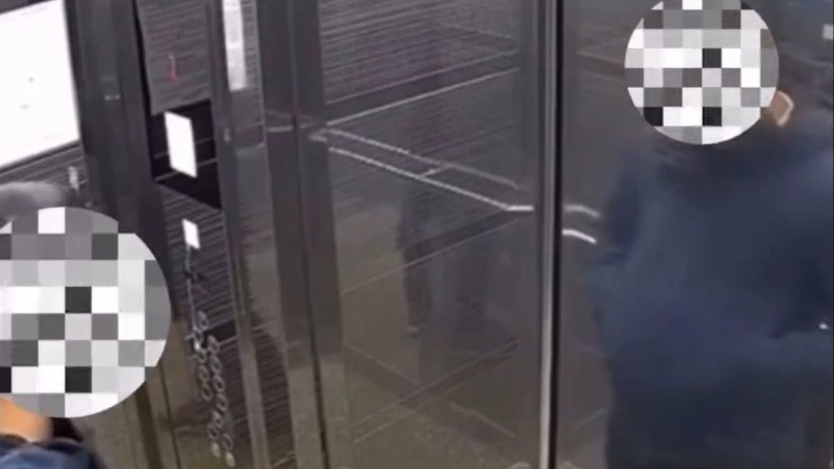 Актюбинца наказали за плевок