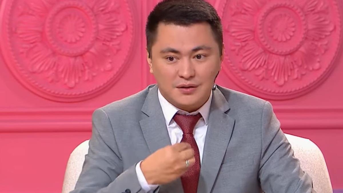 Дәулет Мұқаев сұхбат беруде Дәулет Мұқаев сұхбат беруде
