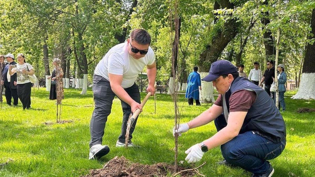 Шымкентте "Өткенге құрмет - бүгінгі міндет" тазалық акциясы өтті