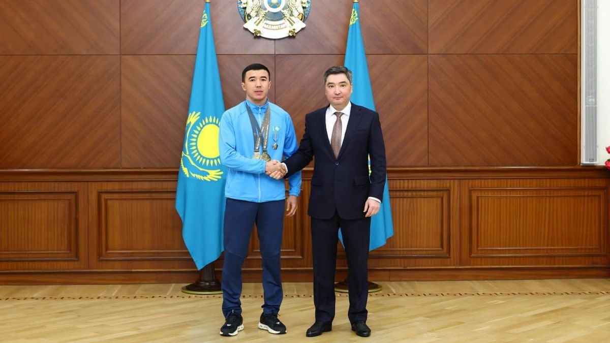 Награждение спортсмена Летних Сурдлимпийских игр