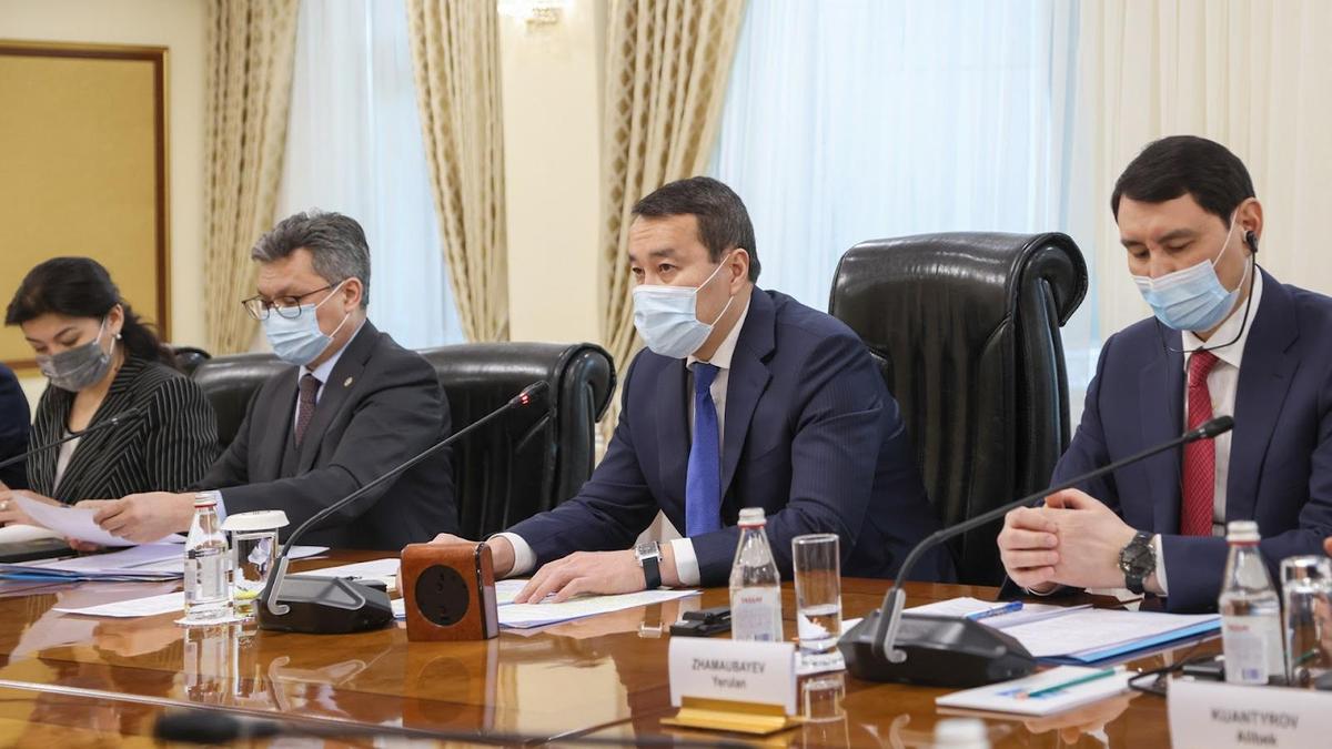 Әлихан Смайылов ЕҚДБ вице-президентімен келіссөз жүргіздіғ Әлихан Смайылов ЕҚДБ вице-президентімен келіссөз жүргіздіғ