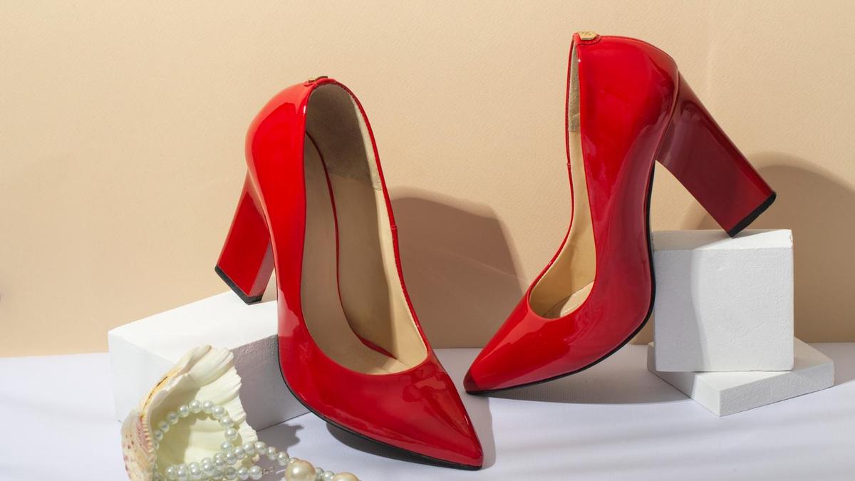 Модные туфли 2024 женские фото. Красные туфли. Туфли женские красные. Туфли женские на каблуке красные. Красные кожаные туфли.
