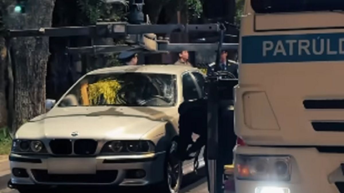BMW увозят на штрафстоянку