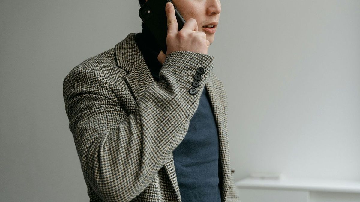 Мужчина с телефоном