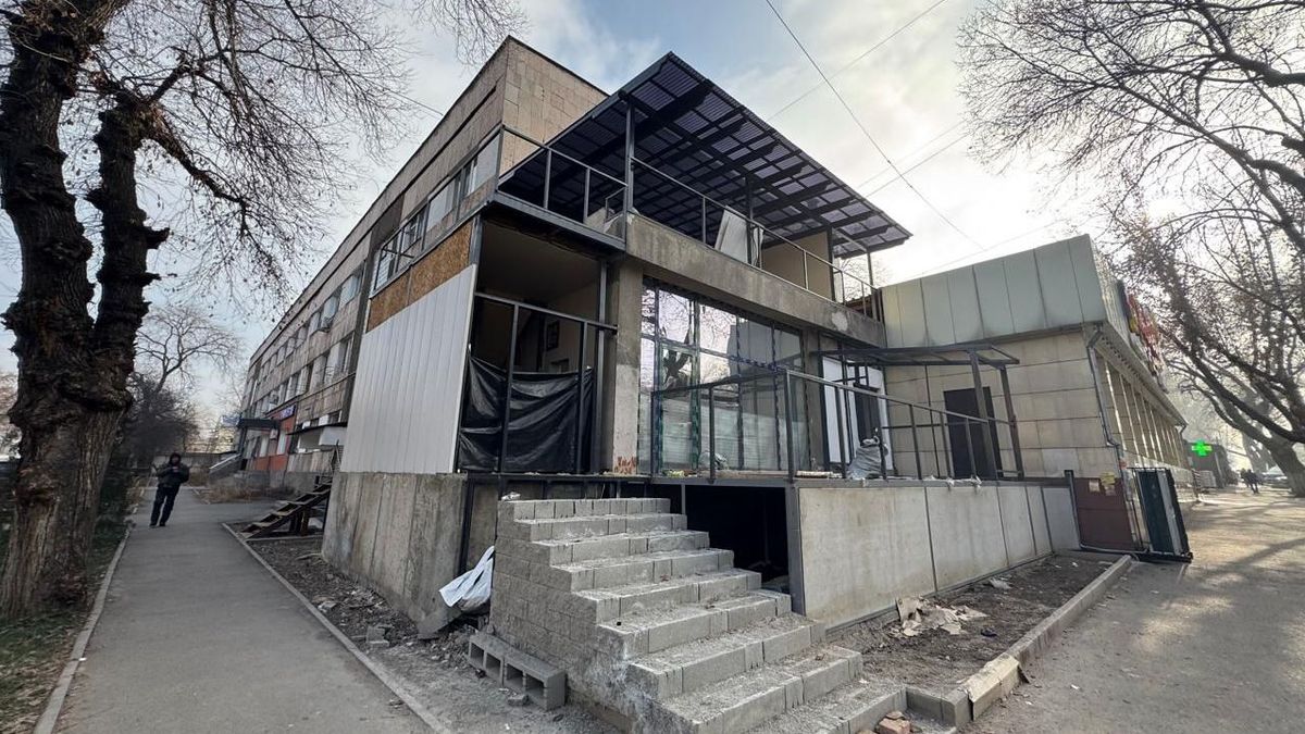 Пристройка, которую снесли