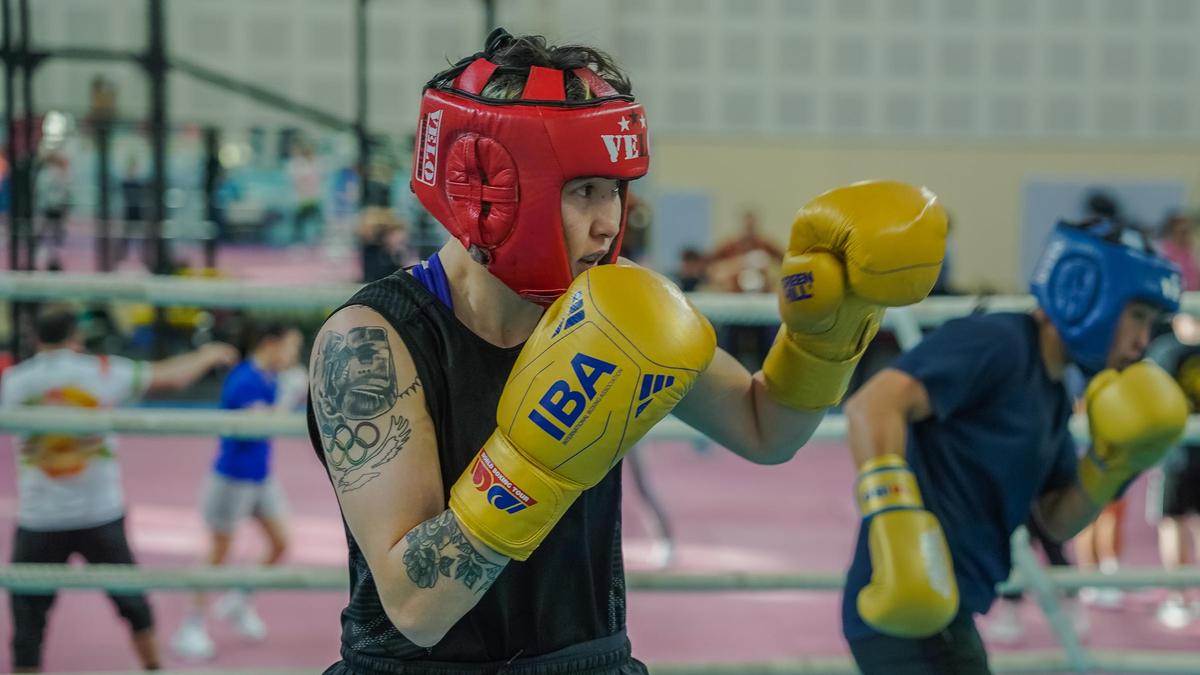 Боксерша Назымбай Кызайбай Боксерша Назымбай Кызайбай