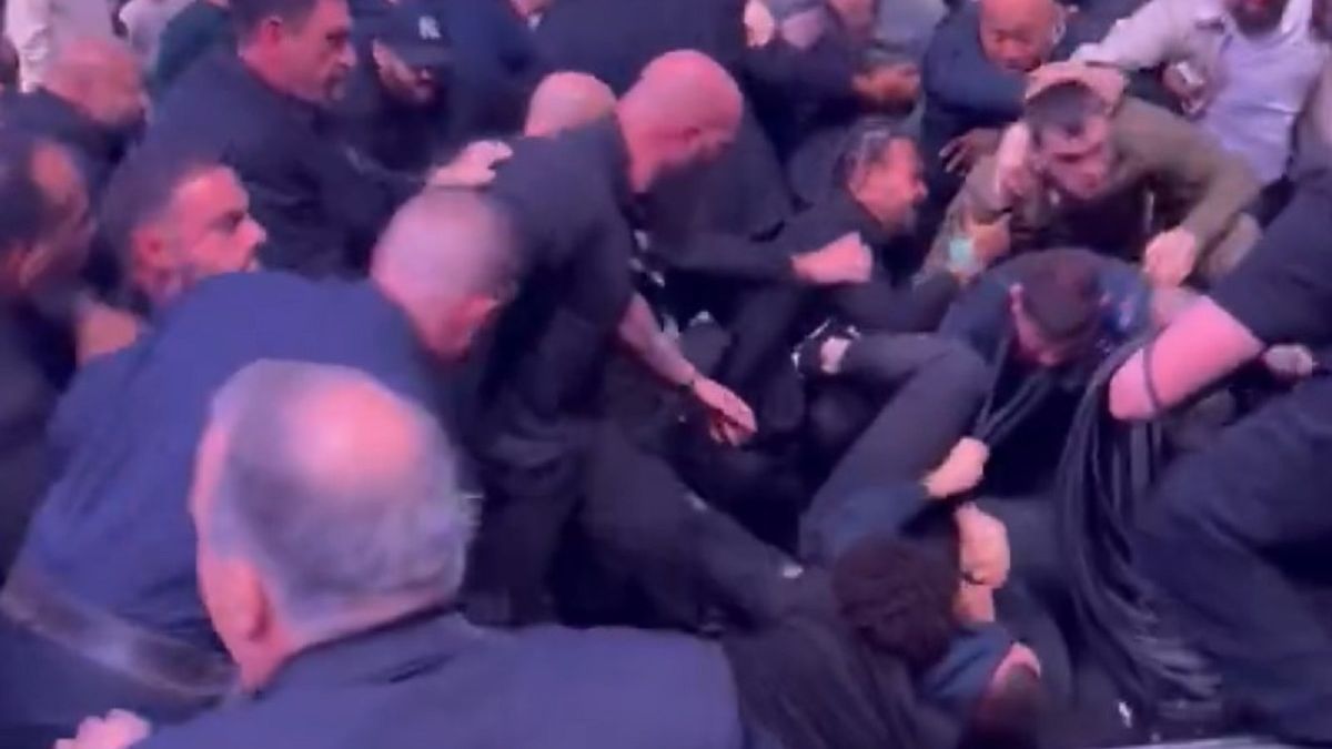 Драка на турнире UFC