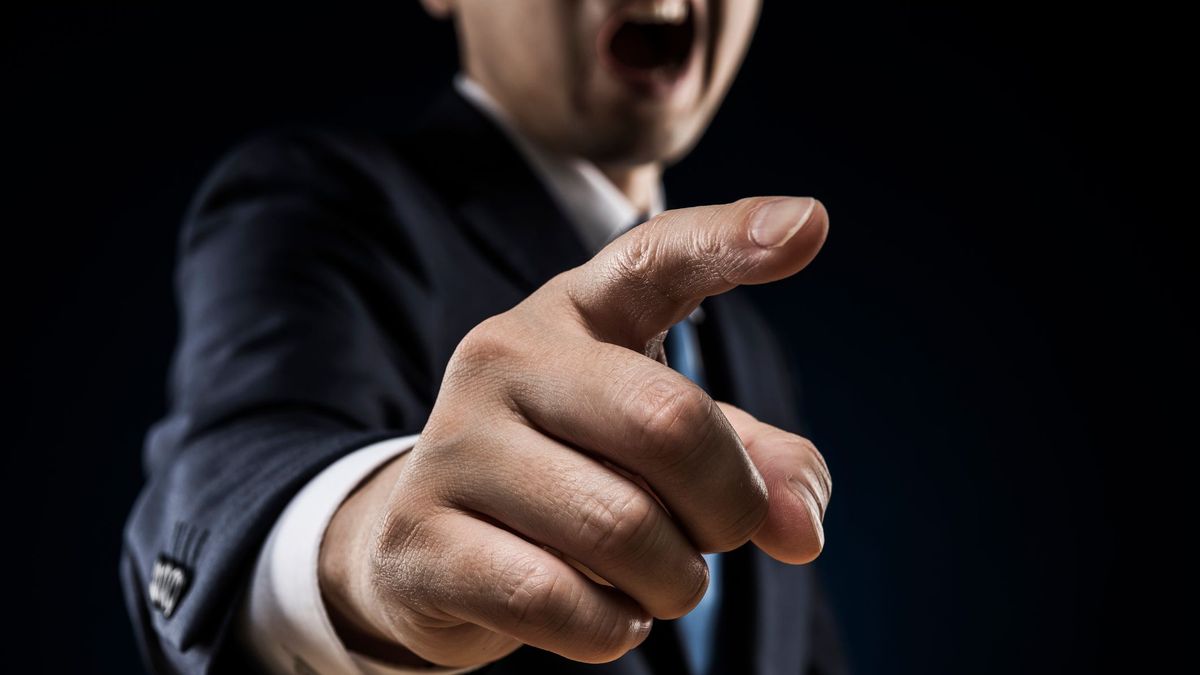 Мужчина кричит