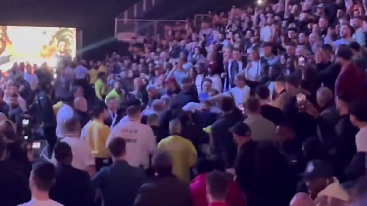 Драка на трибунах