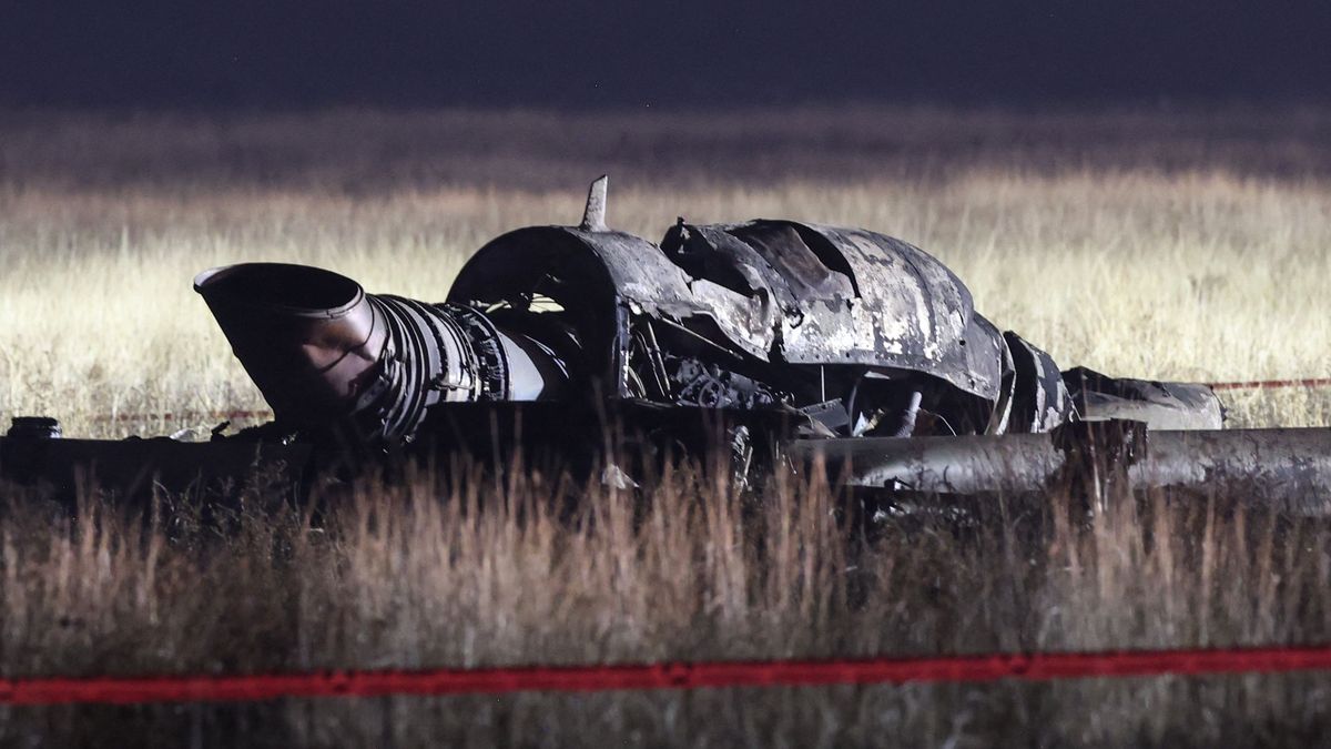 Обломки упавшего самолета