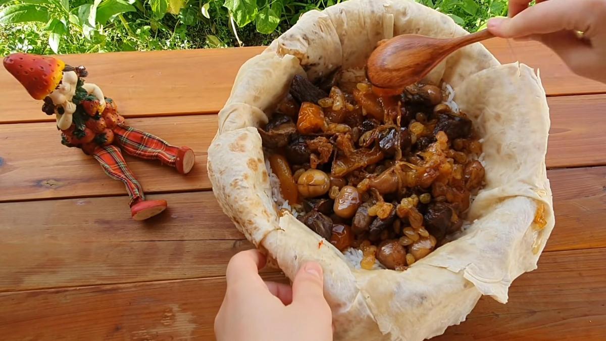 Формовка хан-плова перед выпеканием