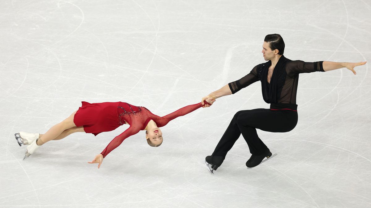 Немецкие фигуристы Минерва Фабьенне Хазе и Никита Володин