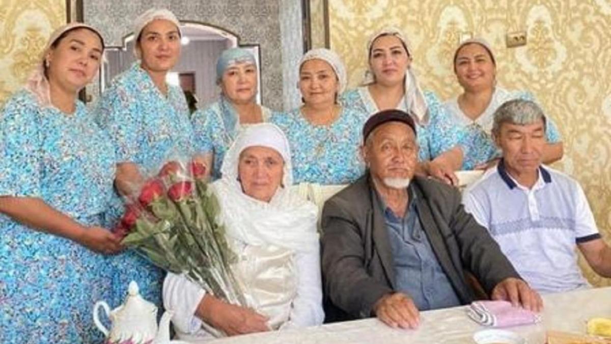 Сапаргүл Әбутәліпова отбасымен Сапаргүл Әбутәліпова отбасымен
