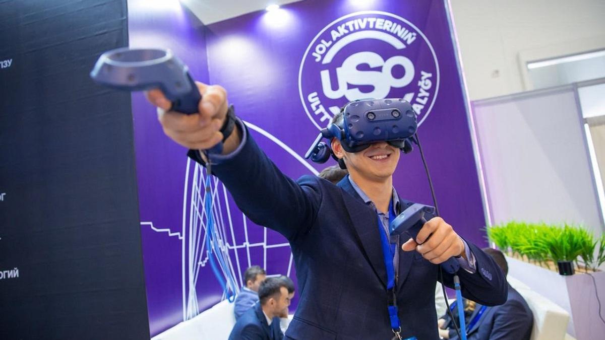 Человек в VR-тренажере