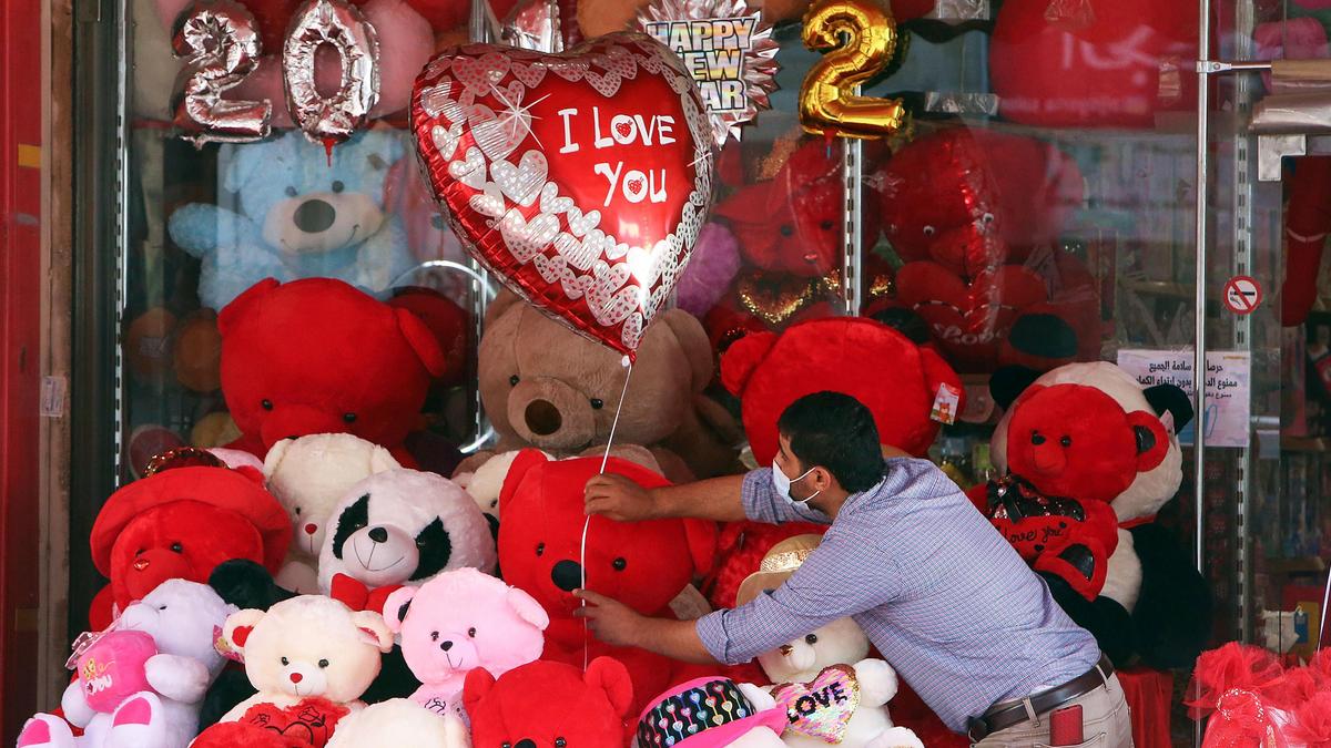 "Такого праздника в Казахстане нет": депутат о Дне святого Валентина