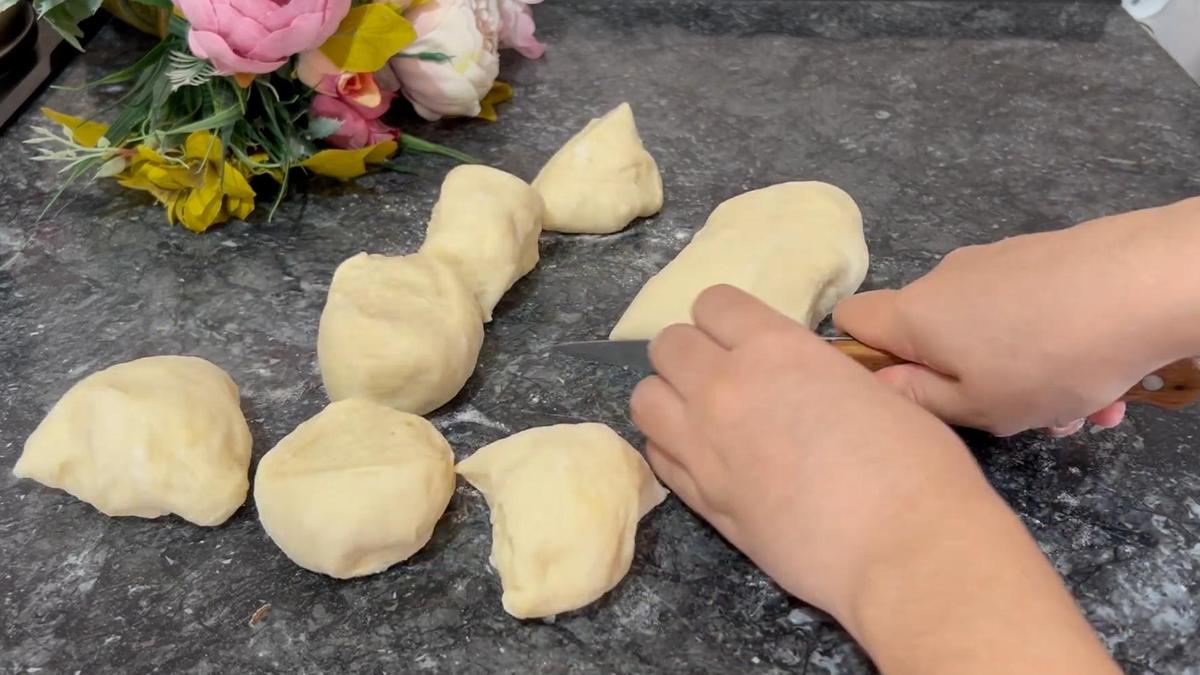 На кусочки теста