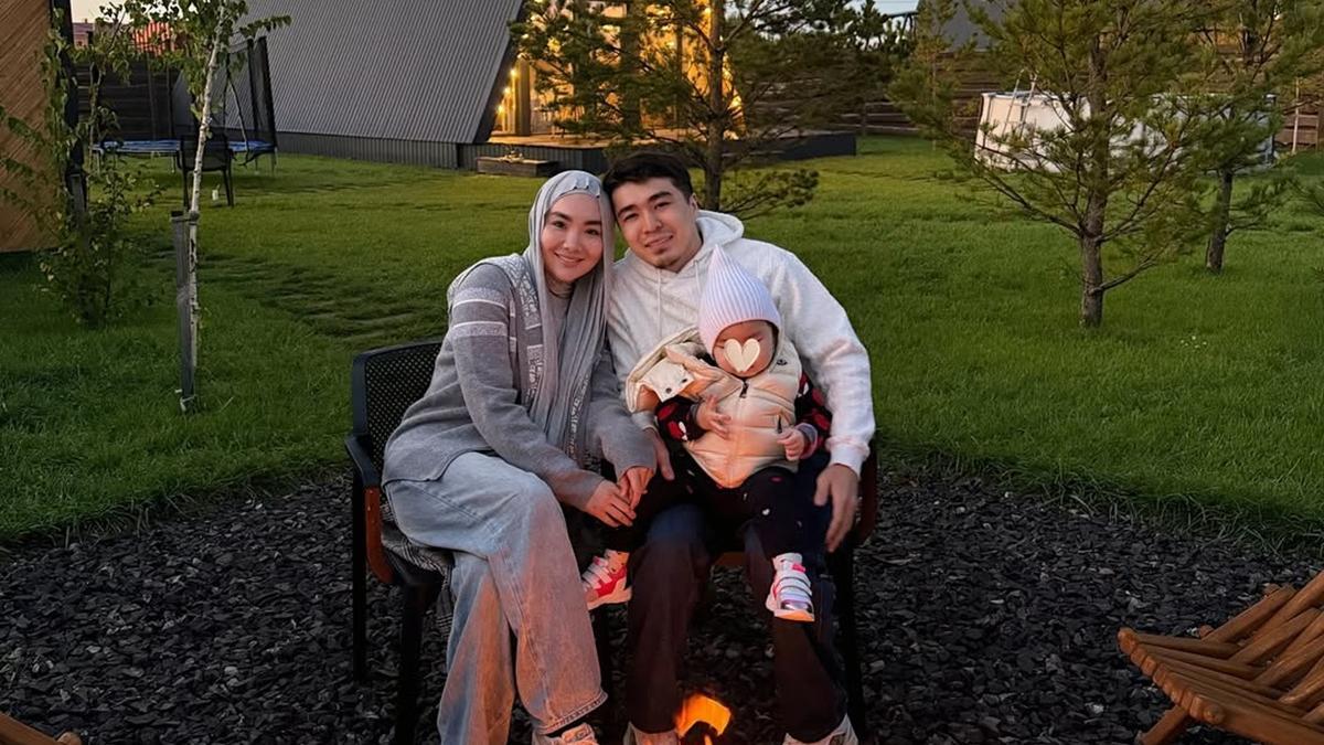 Фариза Тореали с мужем и дочерью