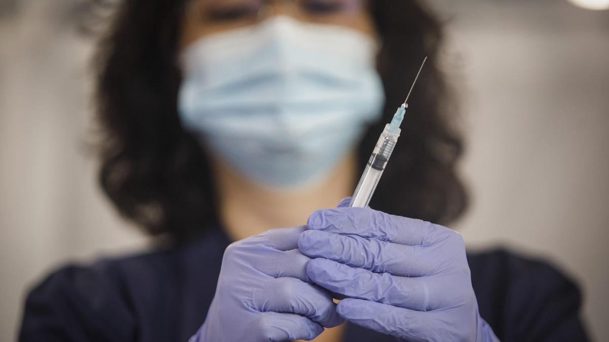 Опровергнут фейк о том, что вакцина от КВИ вызывает бесплодие