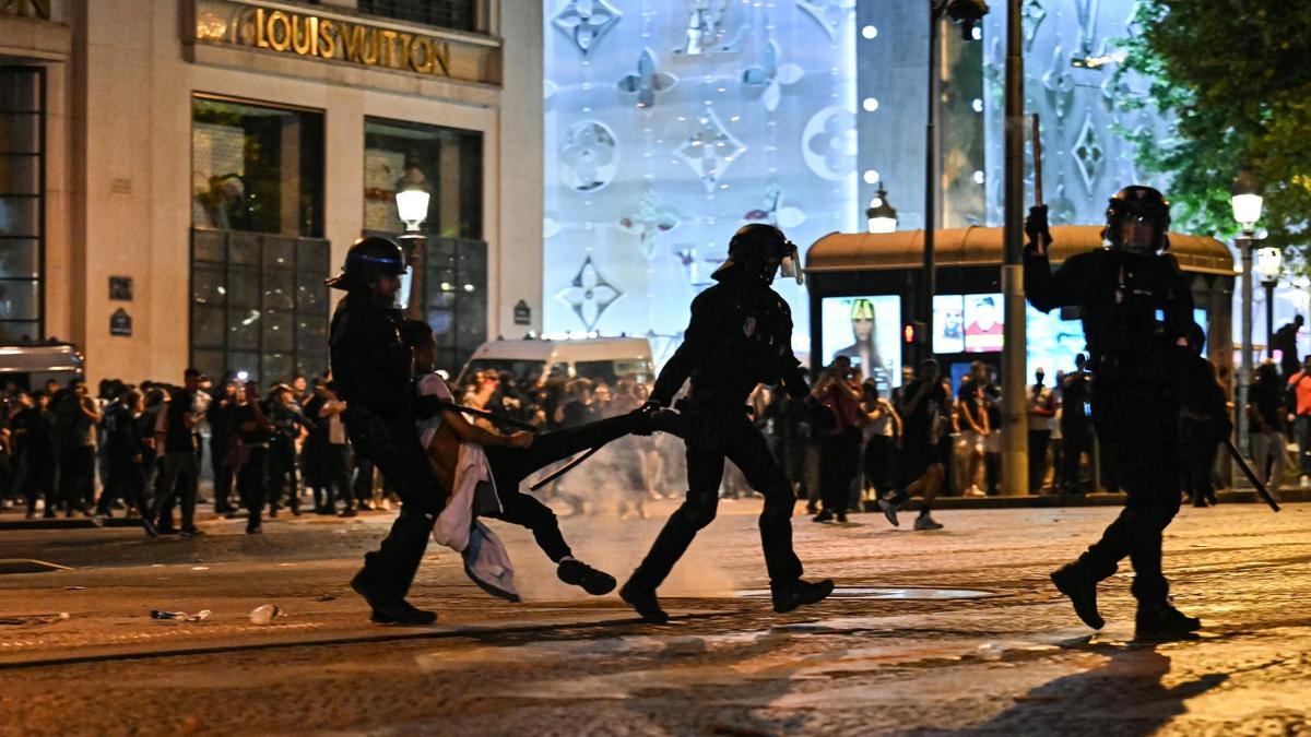 Беспорядки во Франции Беспорядки во Франции