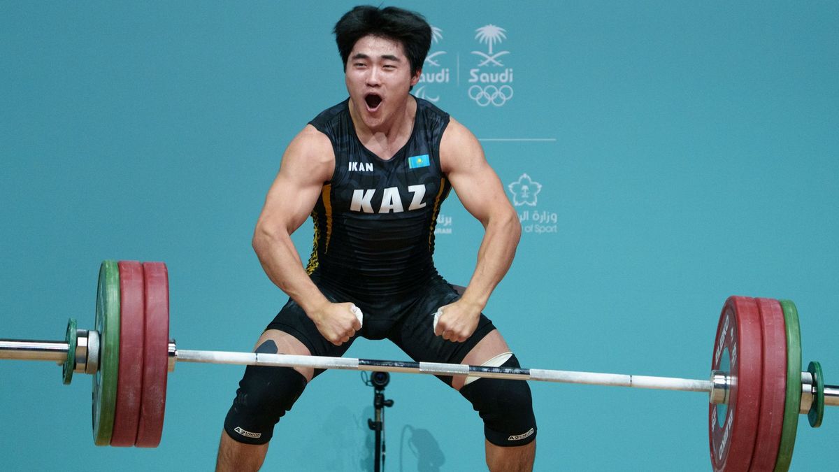 Казахстанский тяжелоатлет Едыге Емберды