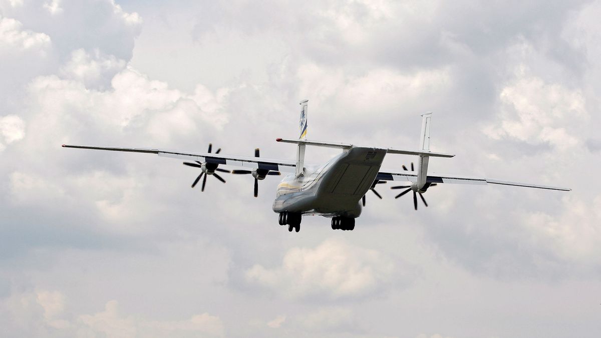 Самолет АН-22