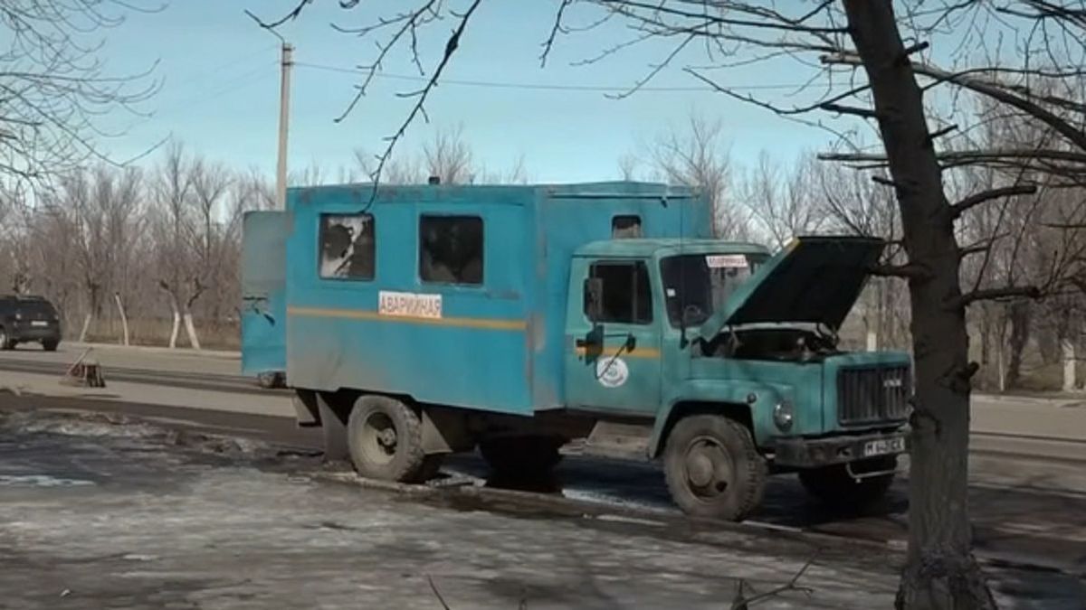 Аварийная служба устраняет порыв в Темиртау