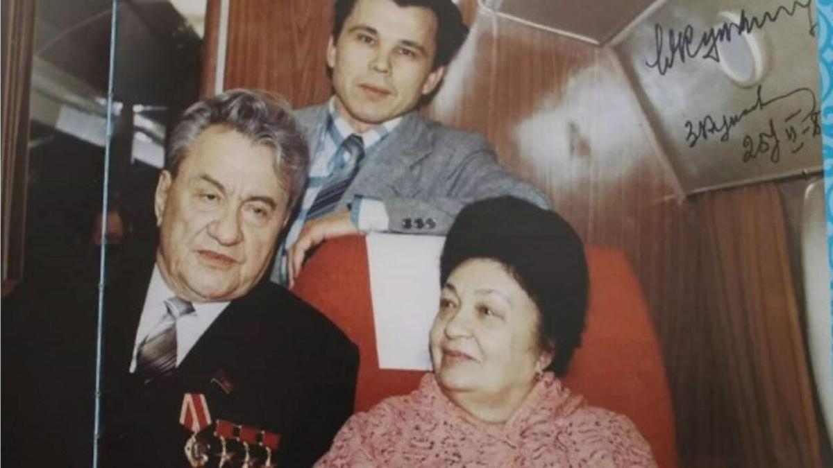 Ахат Мүліков Ахат Мүліков