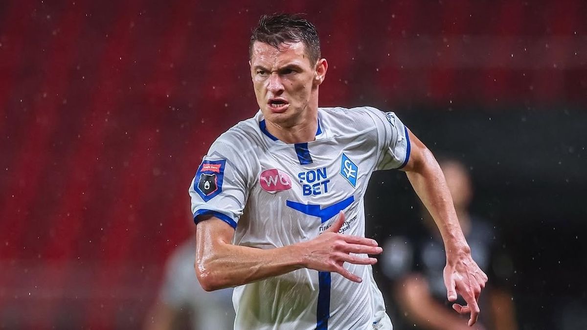 Казахстанский футболист Ислам Чесноков