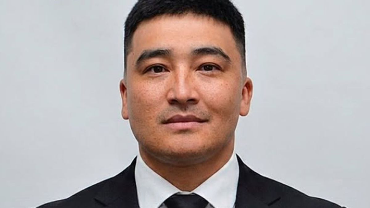 Әзілкеш Айдос Қожахметов