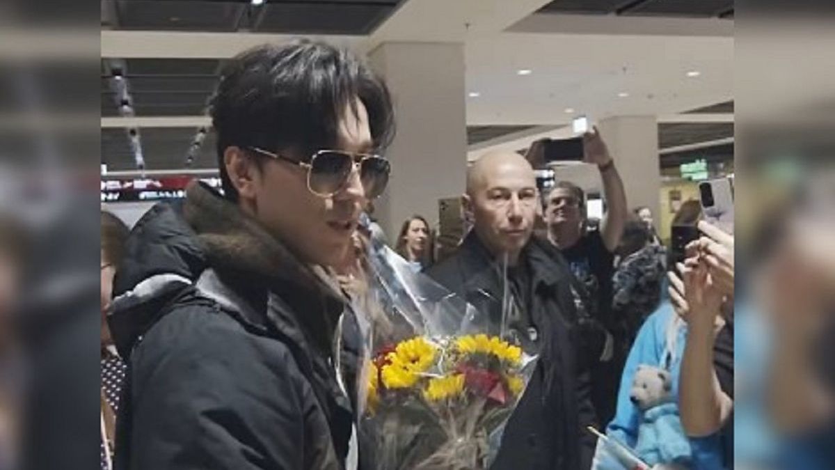 Димаш Кудайберген в аэропорту Берлина