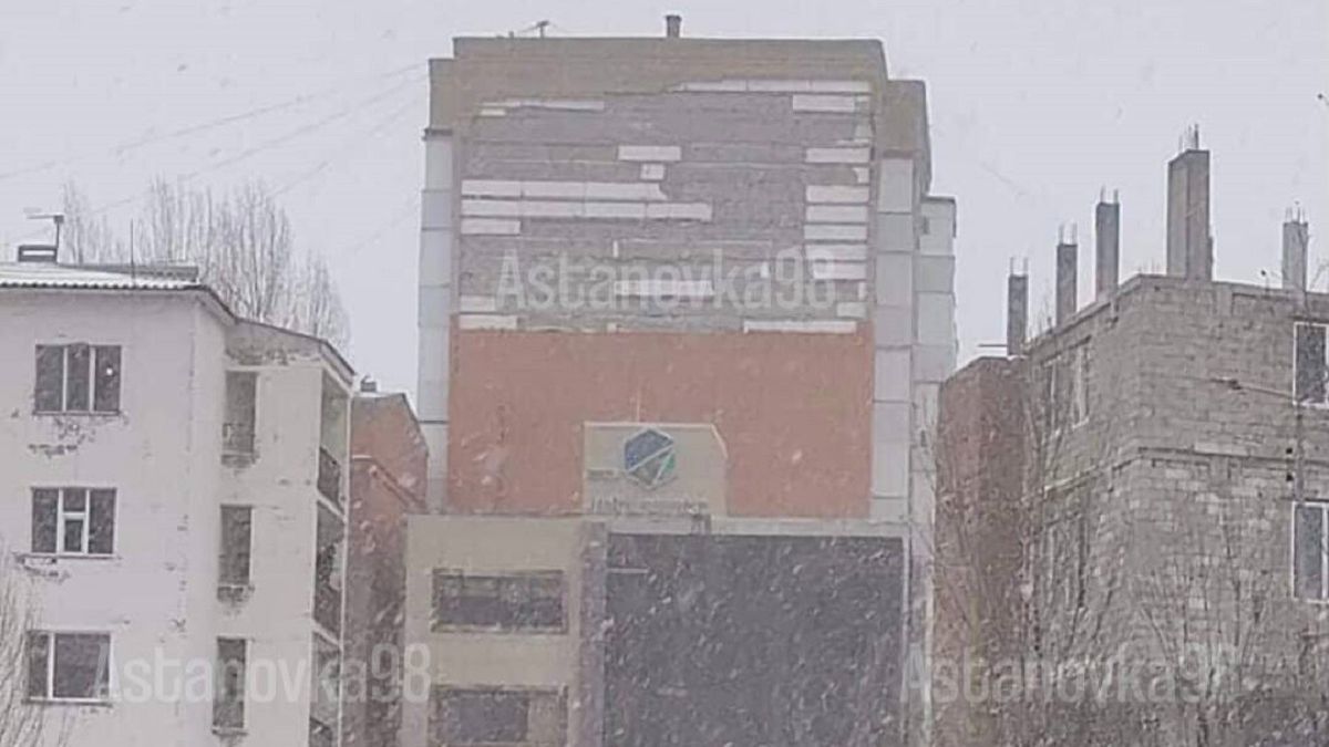 Дом в Астане, где обрушилась облицовка