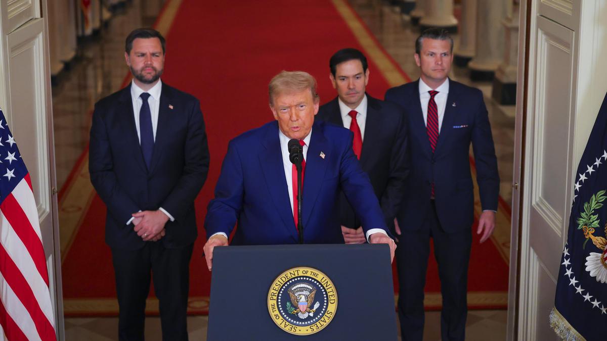 Трамп объяляет об ударах США по Ирану Трамп объяляет об ударах США по Ирану